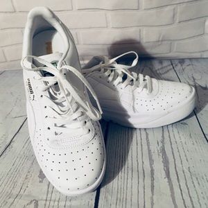 Puma Brand New White Juniors Size5 = Woman’s Size7